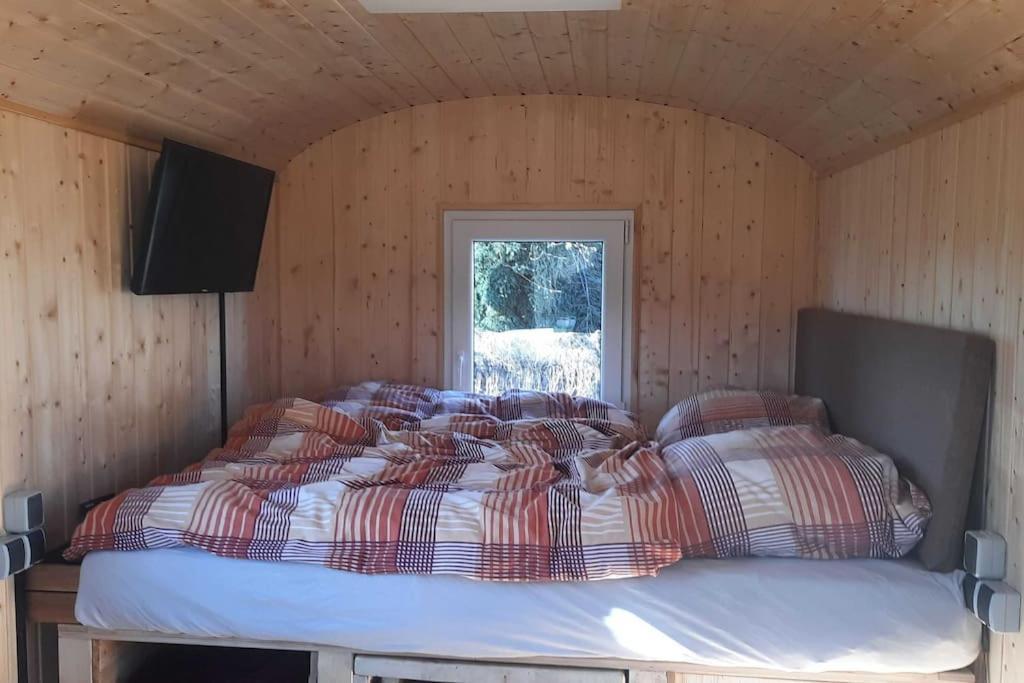 Zirkuswagen Glamping Fuer 2 Mit Veranda Kueche Netflix Parken Und Hofladen Steinhofel Kültér fotó